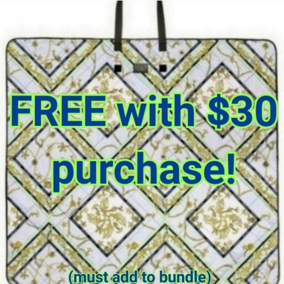 FREE W/ $30 PURCHASE Victoria's Secret blanket - Picture 1 of 7